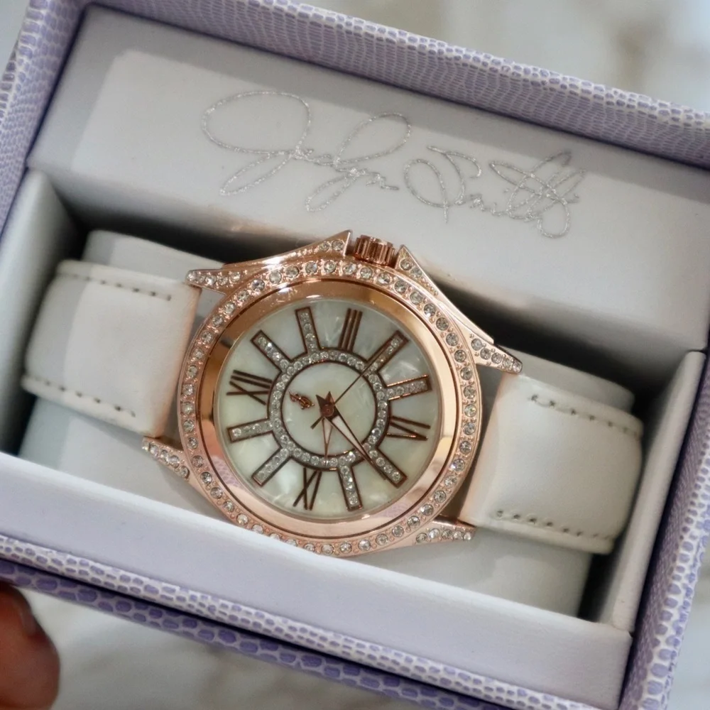 Jaclyn Smith Watch Gold‎ Color